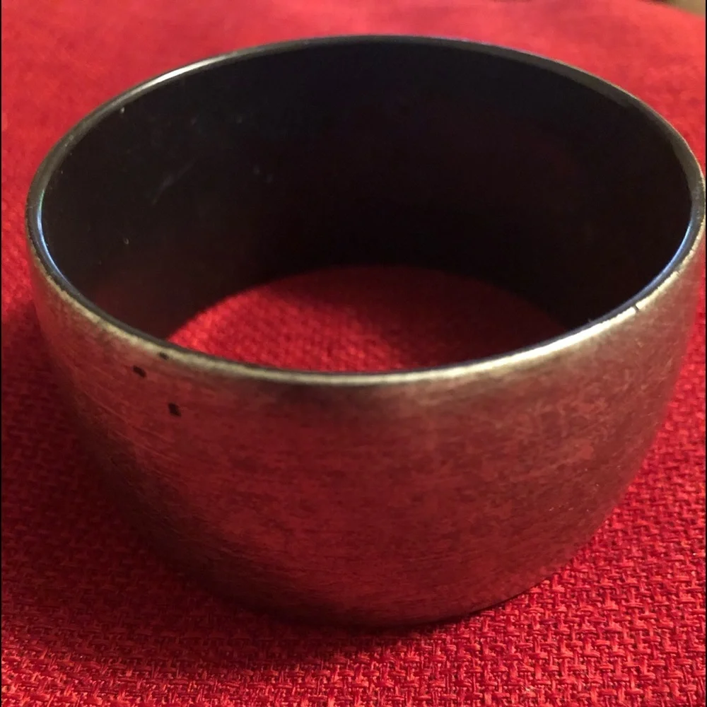 Premier Design “posh” Bracelet! Silver color.
